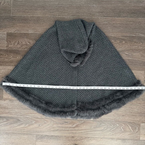 Hooded Grey Knitted Cape with Rabbit Fur Trim Dolce Cabo O/S - Picture 12 of 15
